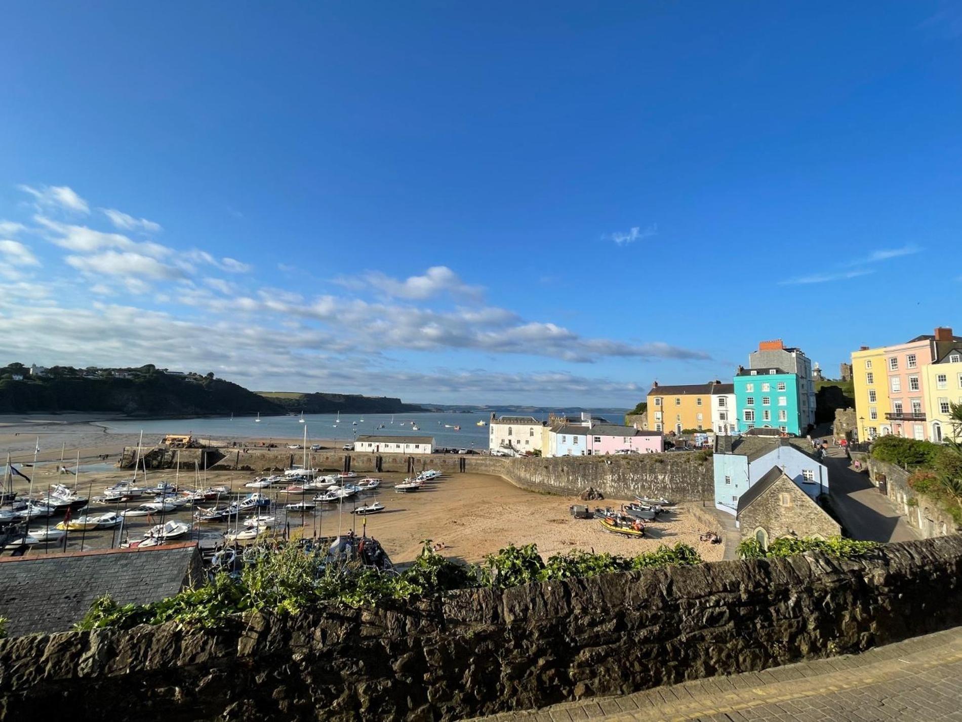 2 Bed In Tenby 82979 外观 照片